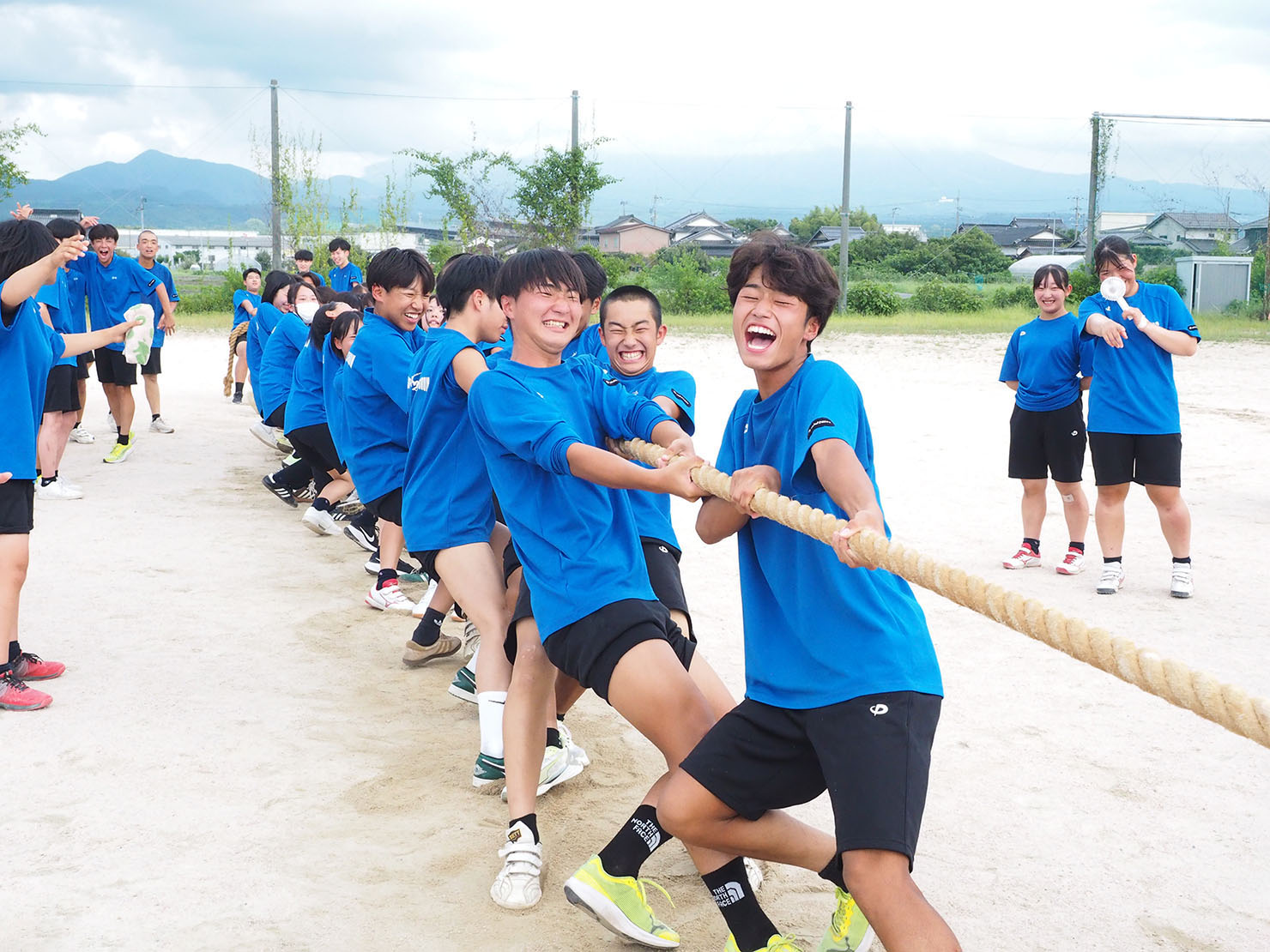 2年生綱引き予選！ | 学校法人 米子永島学園 米子松蔭高等学校
